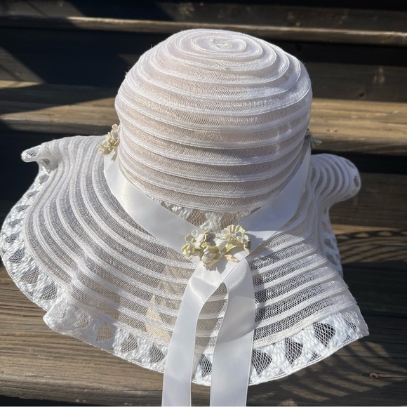 White Organza floppy hat with Ribbon - Picture 6 of 9